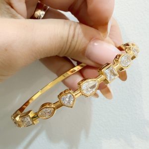 Bracciale petali pietre bianche