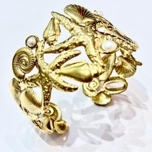 Bracciale rigido stelle marine, conchiglie e perle
