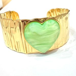 Bracciale rigido rigato cuore verde