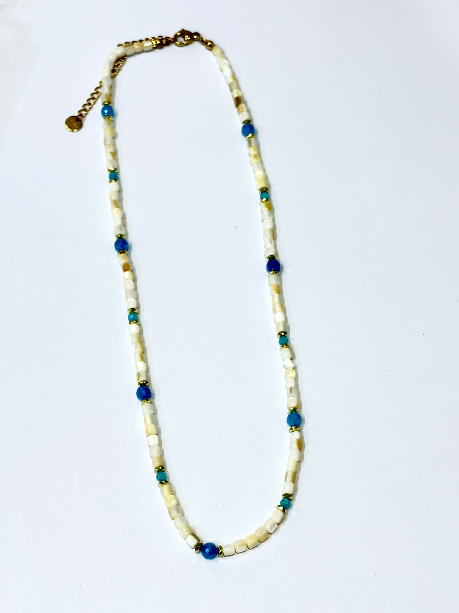 Collana conchiglia con sfere azzurre